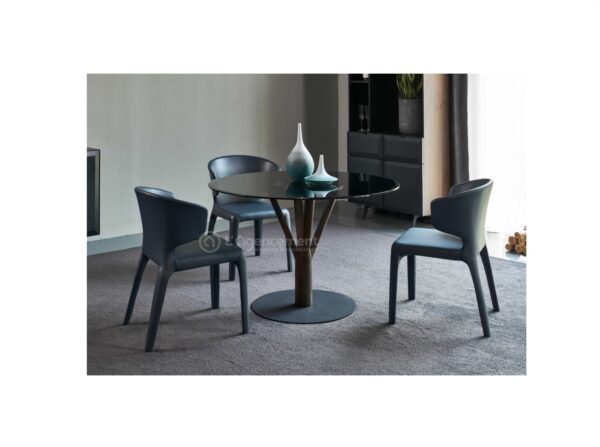 CHAISE JULY – Image 2